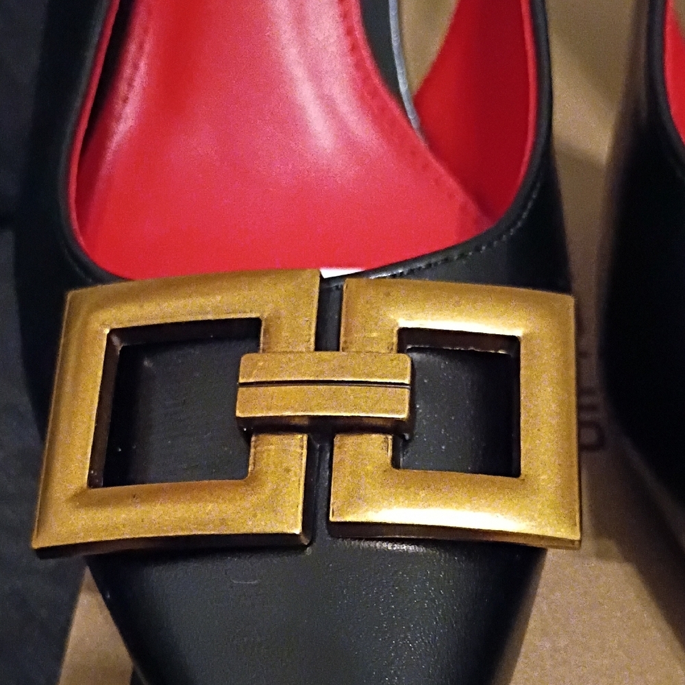 Chic Black and Red Heels with Gold Buckle - Picture 7 of 9
